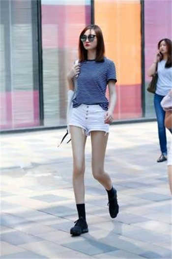 吕萌希子被摸奶