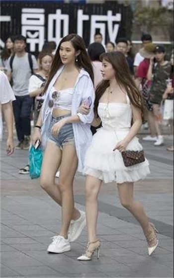 吉娜忘记穿内搭图片