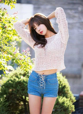快手韩书妍落地窗视频