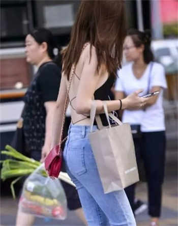 沐足的时候技师暗示